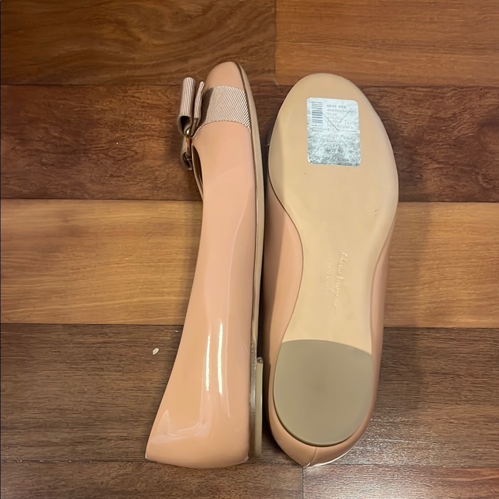 Salvatore Ferragamo Neutral Flats with Bow Detail - Picture 3 of 4